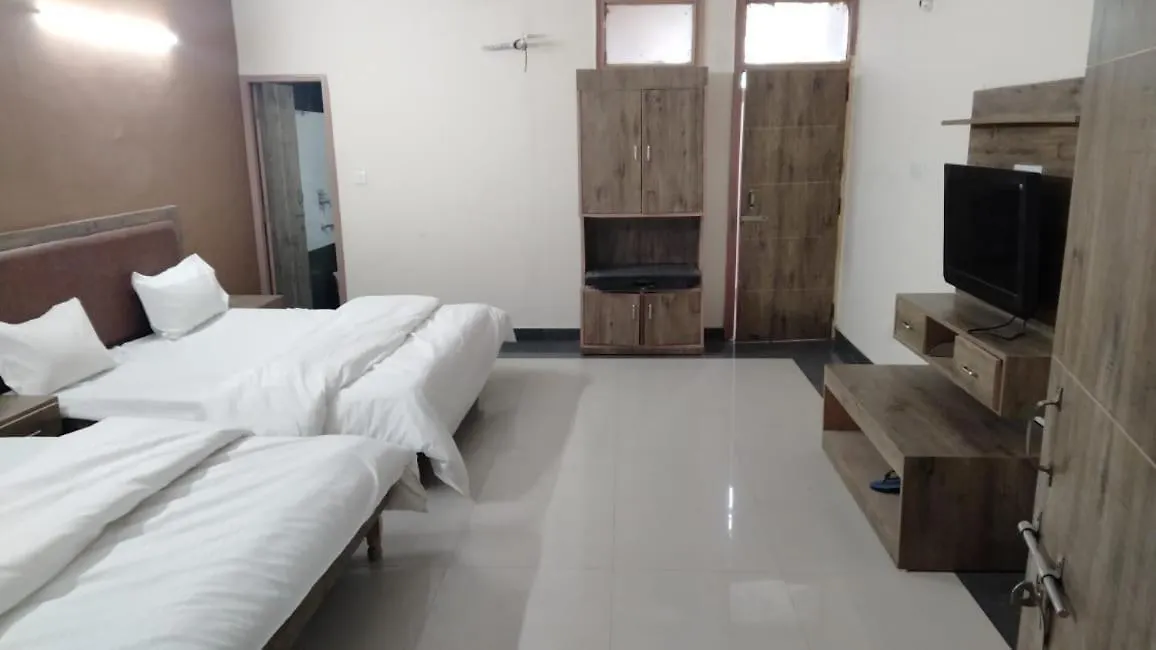 Hotel Diamond Leaf Chandīgarh