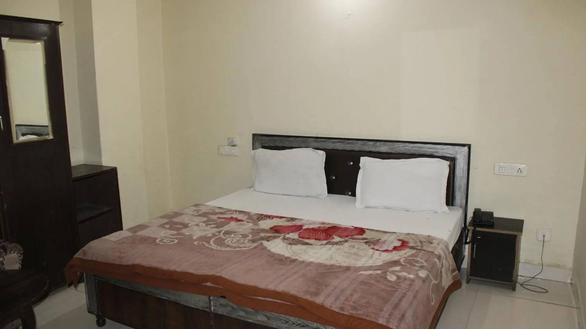 Hotel Diamond Leaf Chandīgarh