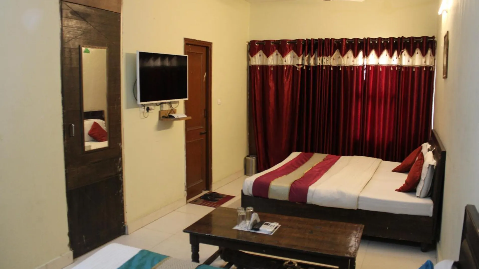Hotel Diamond Leaf Chandīgarh