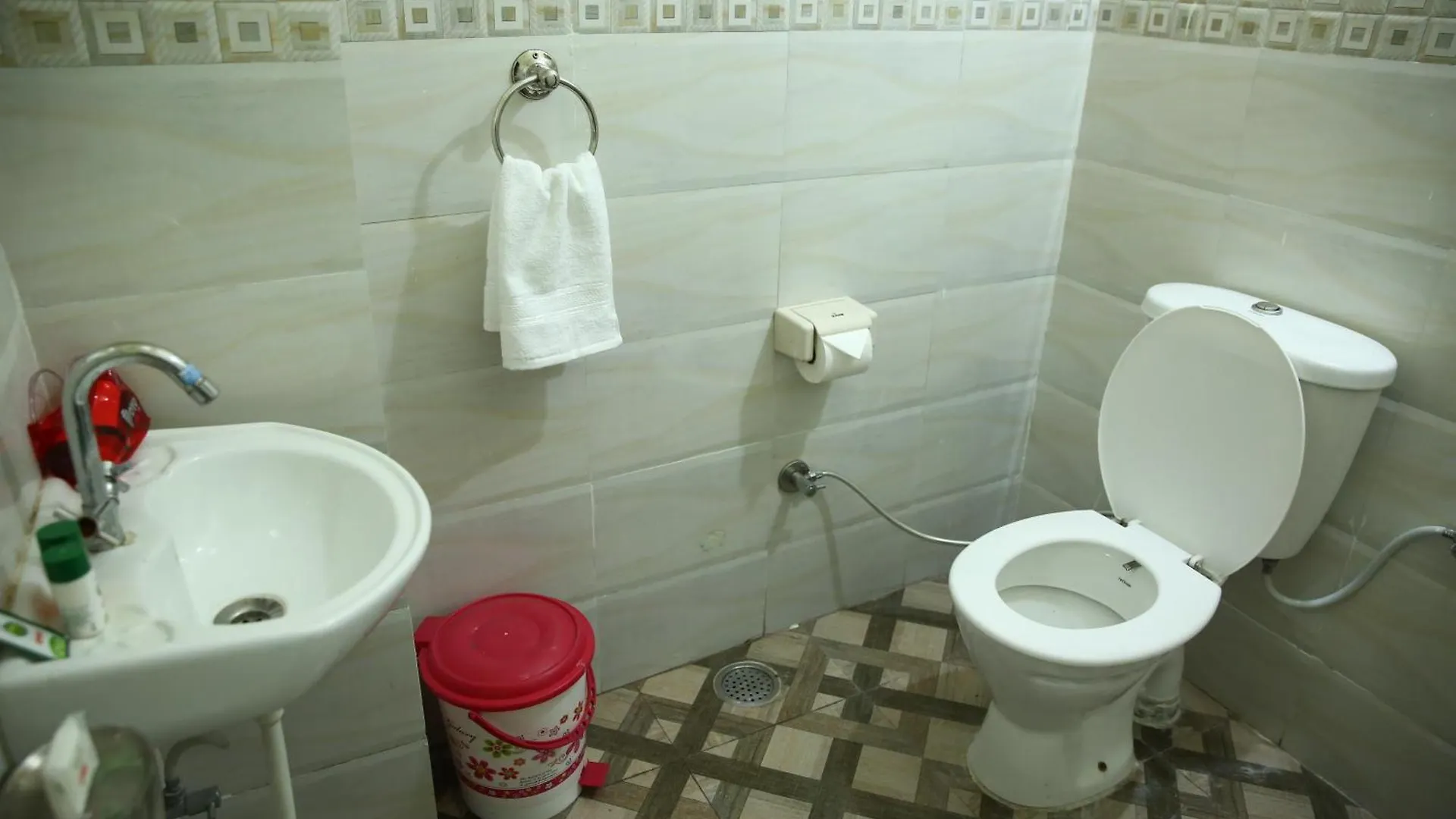Hotel Diamond Leaf Chandīgarh