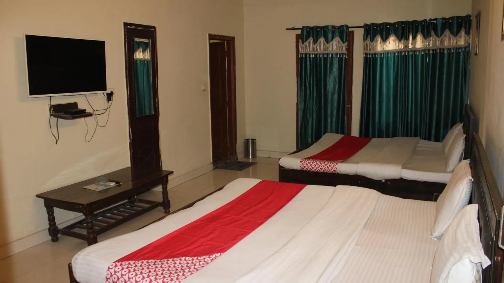 Hotel Diamond Leaf Chandīgarh